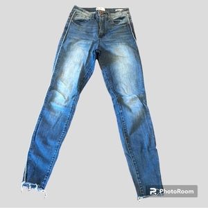 176: William Rast high waist skinny jeans. Piping on sides. Raw hem. Sz 25.